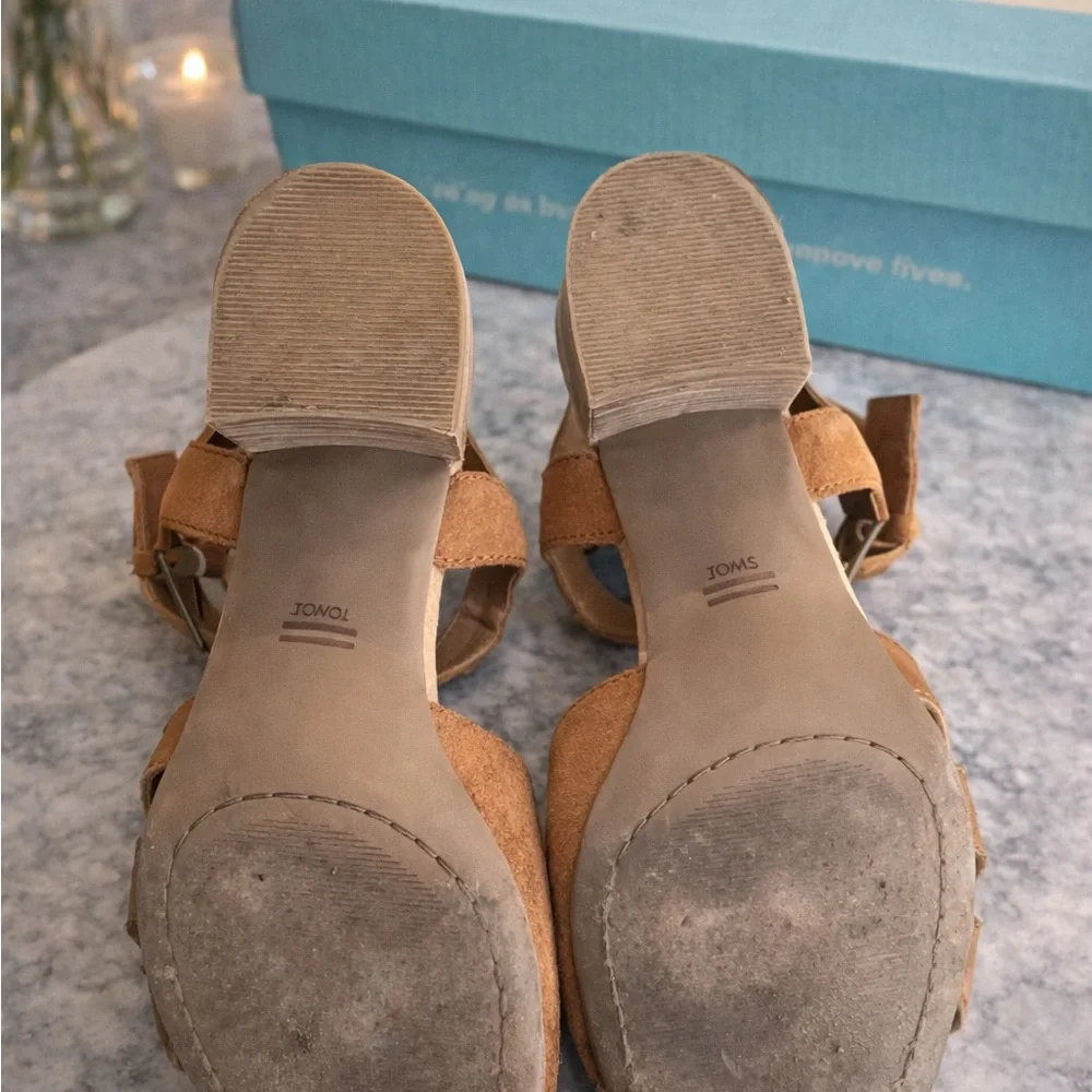 Tommy Hilfiger Cognac Suede Block Heel Sandals - Picture 4 of 4
